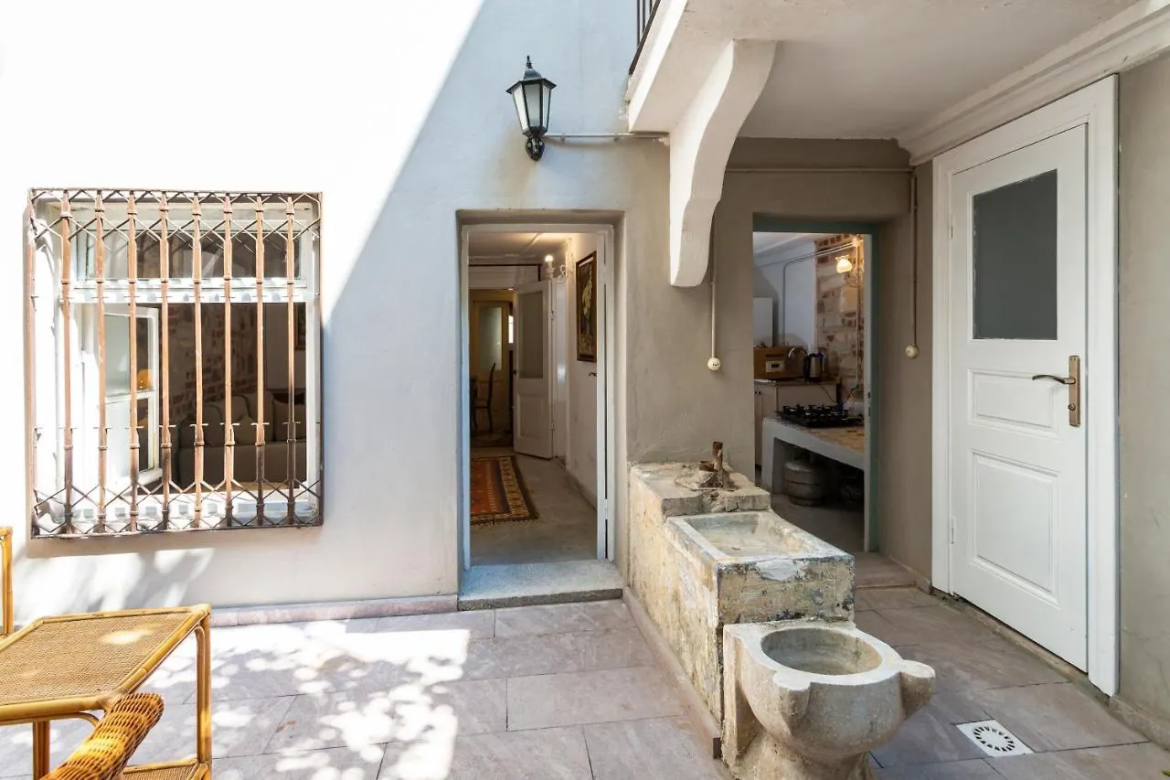Mansion With Lemon Tree Apartment Izmir Turkey