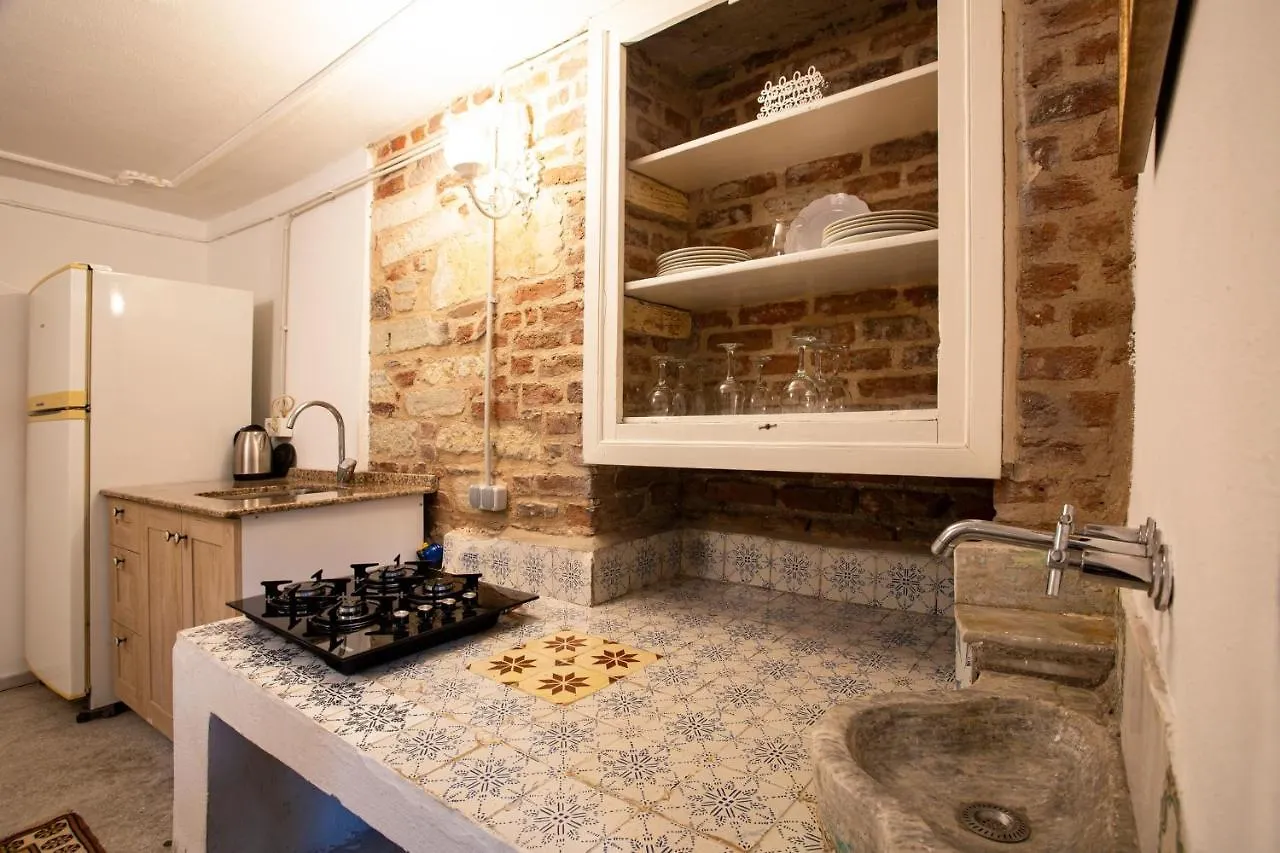 Mansion With Lemon Tree Apartment Izmir Turkey