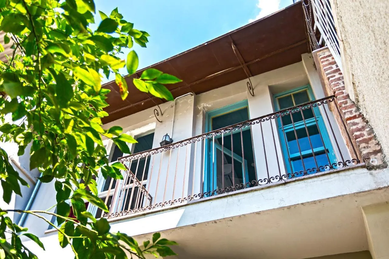 Mansion With Lemon Tree Apartment Izmir